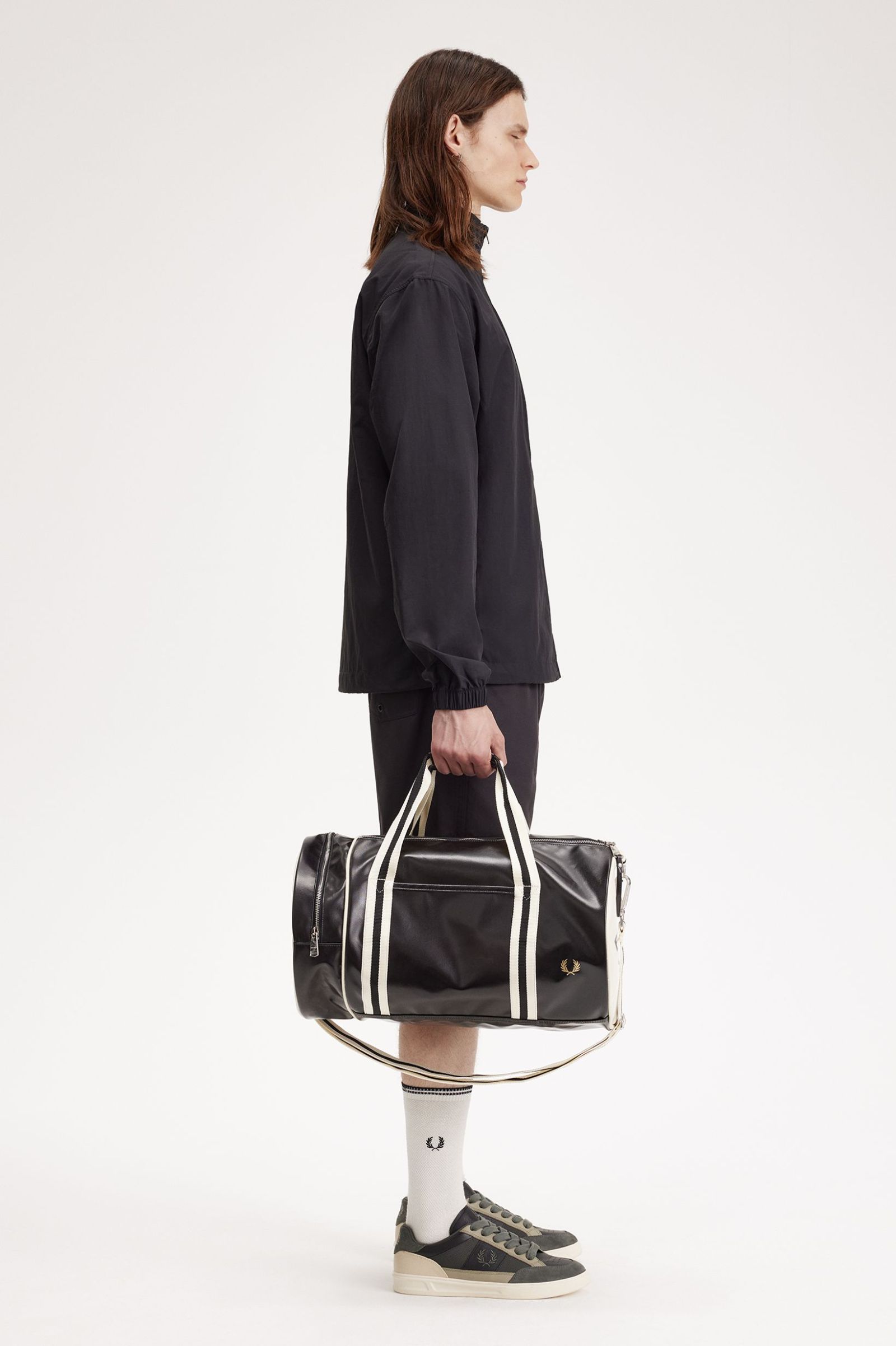 Fred Perry Classic Barrel Bagブラック/アイボリー Textured Nylon Backpack - Black | Men's Bags | Men's